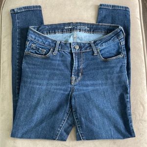 Mid-Rise Jeans. Size 6 Short
